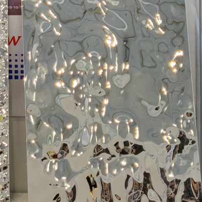 مرآة سقف من ألواح الألومنيوم على شكل قرص العسل 8K مختومة بطول 4000 مم