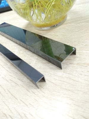 سعر جيد 3000 ملم سمك الفولاذ المقاوم للصدأ حواف الحماية حافة الرخام البلاط حافة الانترنت