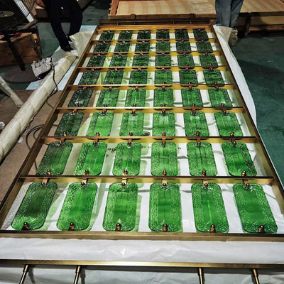 سعر جيد تصميم مخصص من الفولاذ المقاوم للصدأ الزجاج الأخضر الكريستال غرفة المعيشة مدخل البهو شاشة الحائط الانترنت