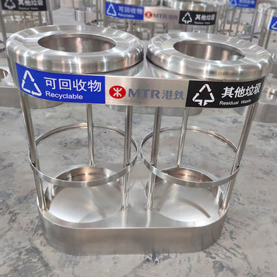 سعر جيد علبة قمامة لإعادة التدوير من الفولاذ المقاوم للصدأ بلون فضي معدني مخصص للتدخين لقاعة المترو الانترنت