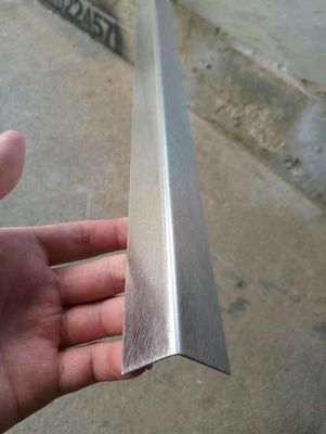 سعر جيد 1.0mm الفولاذ المقاوم للصدأ L قناة تقليم PVD فراغ تصفيح التيتانيوم الانترنت