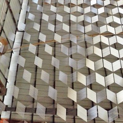 سعر جيد الفضة الحفرة 8K المرآة 3D ألوان صفيحة الفولاذ المقاوم للصدأ لخزانة باب المصعد الانترنت