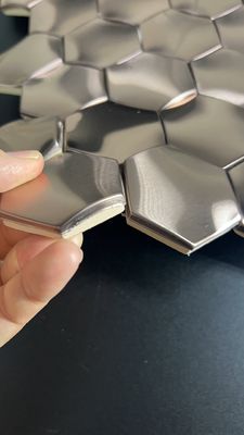 سعر جيد Sus 304 ورقة الفولاذ المقاوم للصدأ اللون حجم هكساجونال سمك 0.8mm مخصص الانترنت