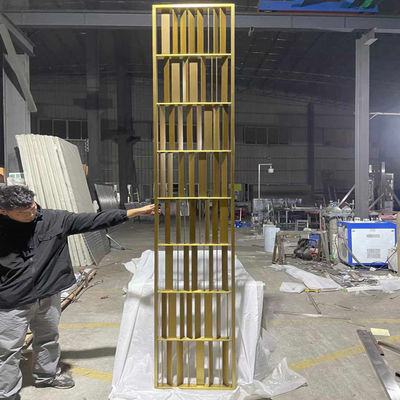 سعر جيد 304 طلاء PVD الذهبي التصميم الشعبي المنزل الداخلية الفندق غرفة الزخرفية مقسم الحائط الحديث الانترنت