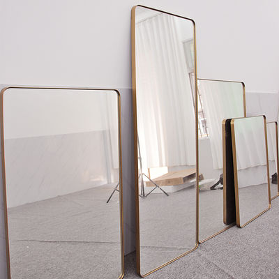 مسامير من الفولاذ المقاوم للصدأ وسلاسل وقطع ناقل الحركة